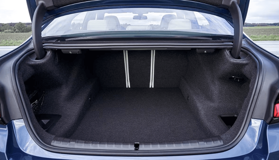 2023-BMW-5시리즈-적재공간