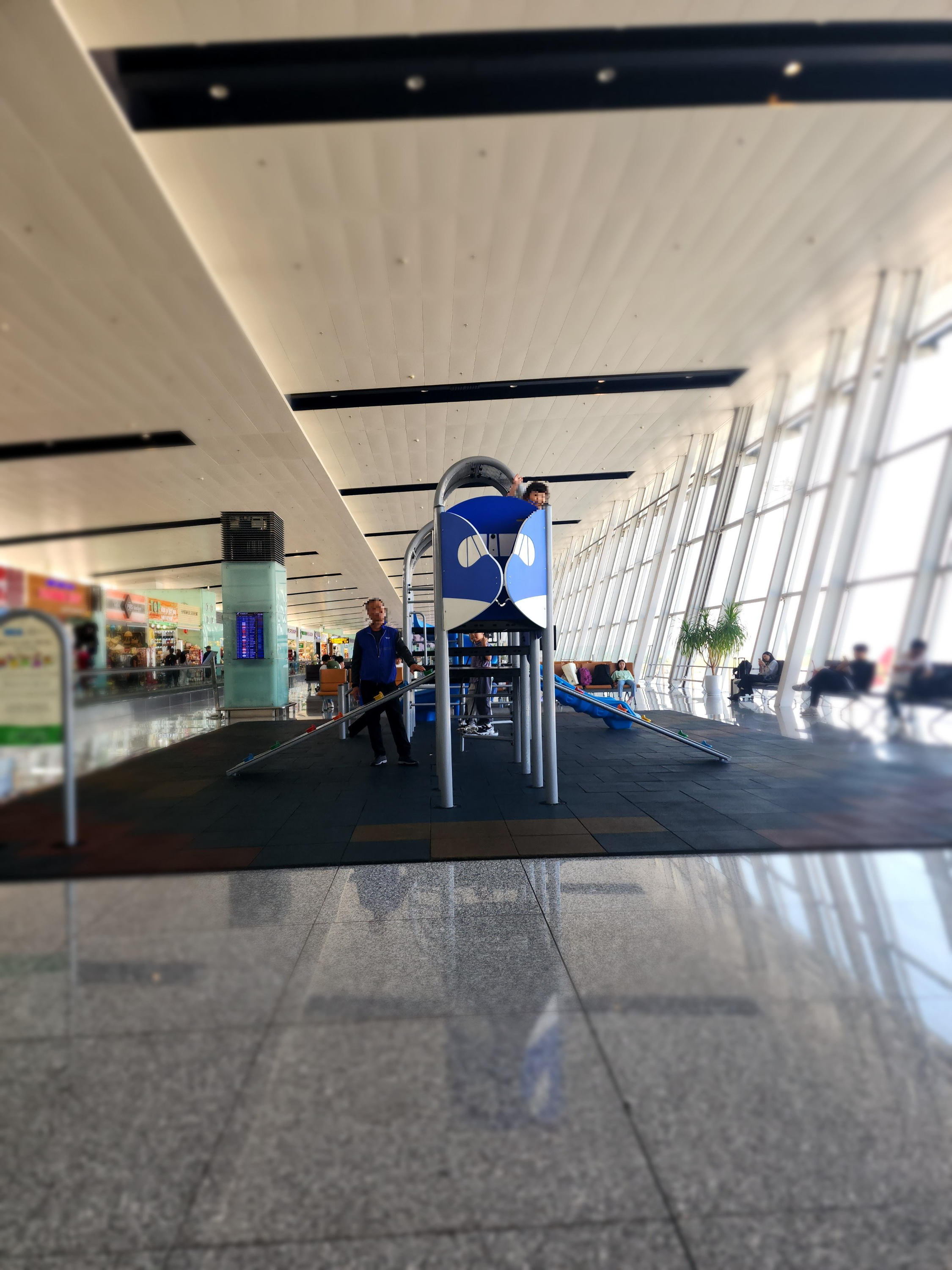 노이바이 공항 키즈 미끄럼틀