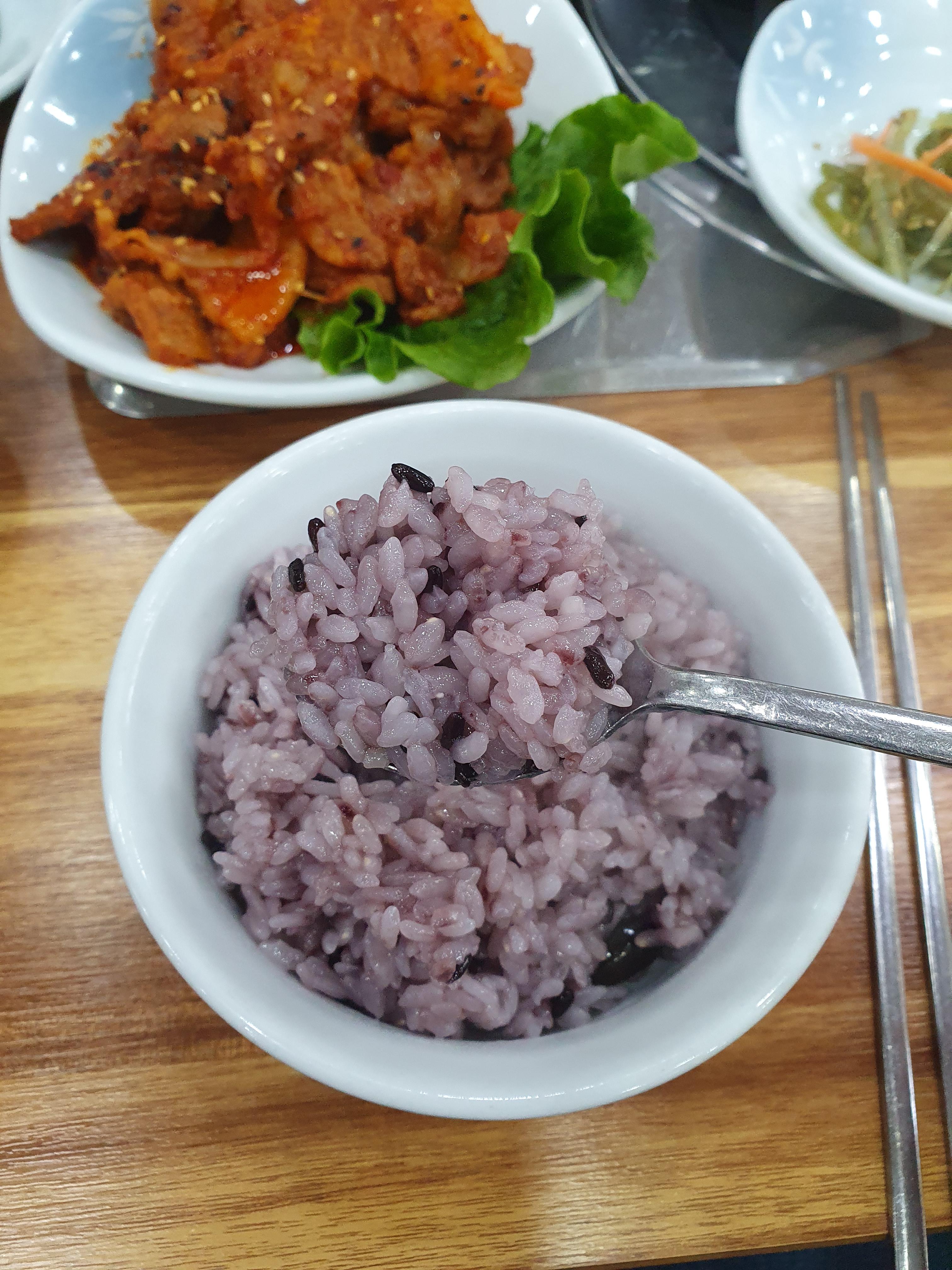 대정동 맛집 우렁촌 돌솥밥 흑미로 밥을 지어서 더 맛있다.