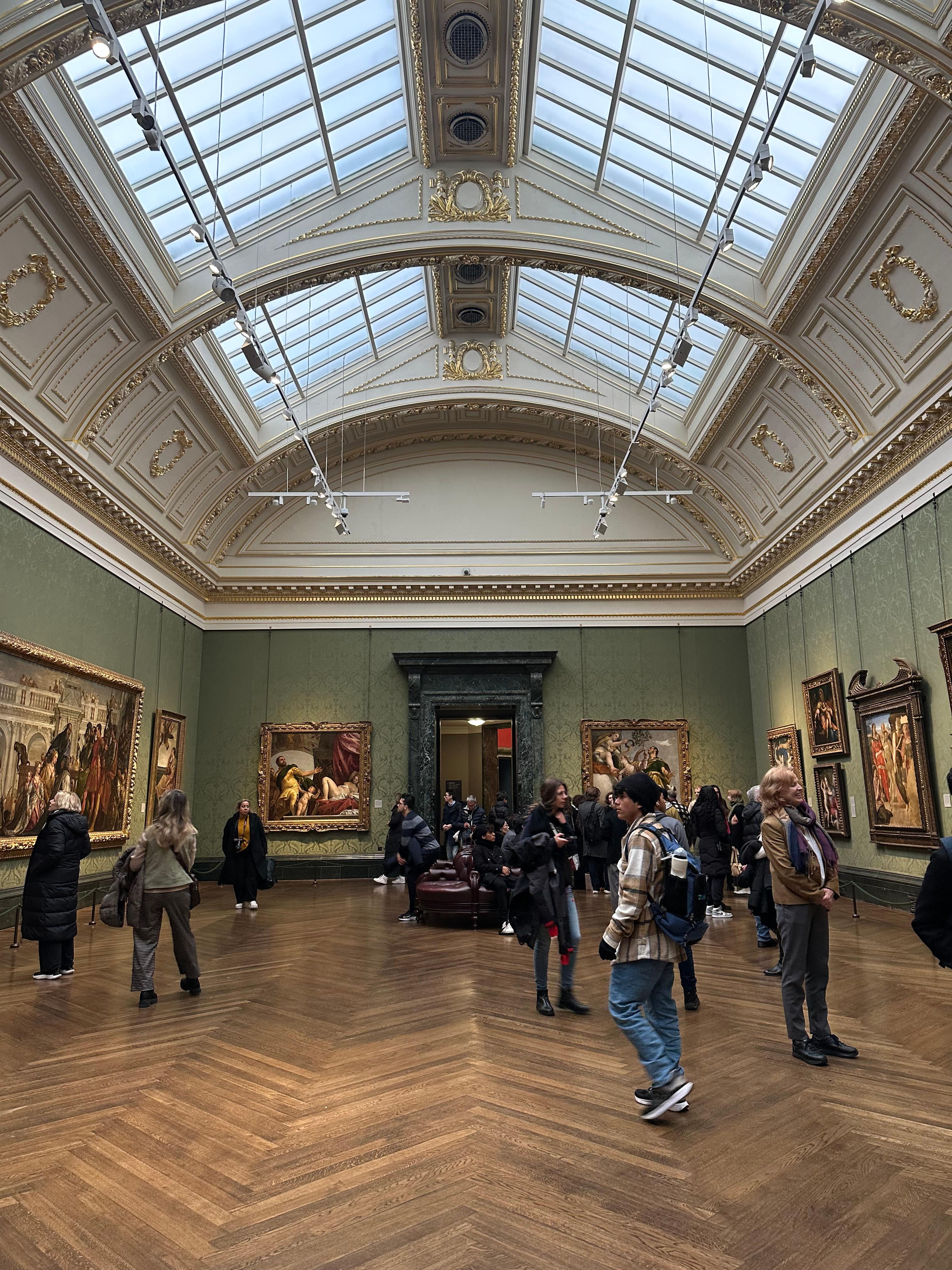 런던 내셔널갤러리 실내 전경 사진