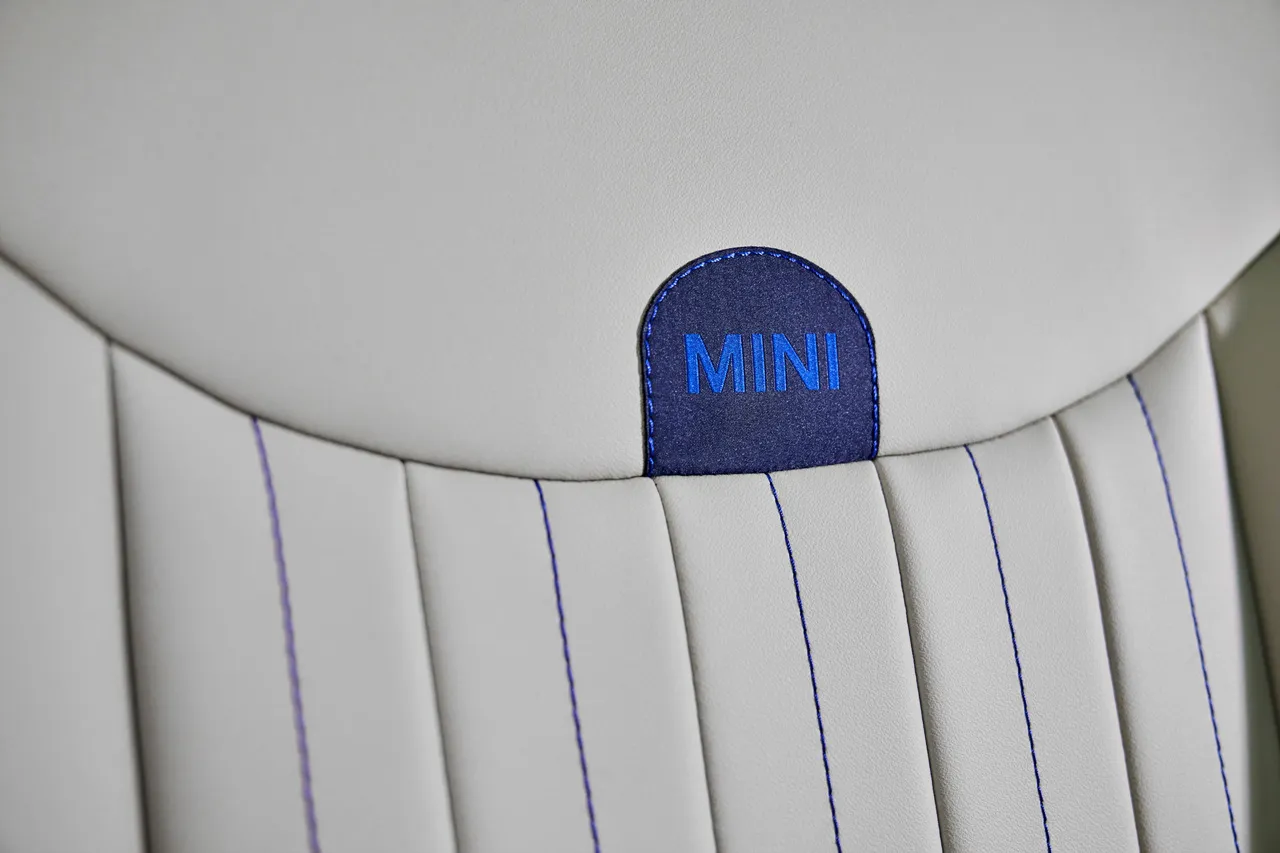 미니 해치백 SE 차량 이미지