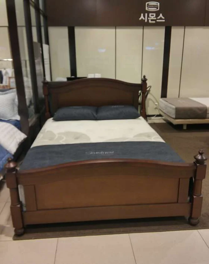 시몬스 현대 디큐브시티점