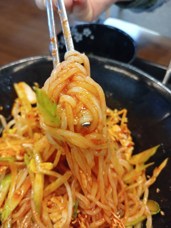왕언니네 쫄면 한젓가락