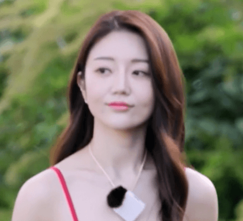 이유나 라는 여성참가자가 등장하는 사진입니다.