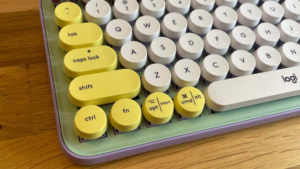 Logitech Pop Keys ワイヤレス メカニカル キーボード レビュー: スタイルと内容