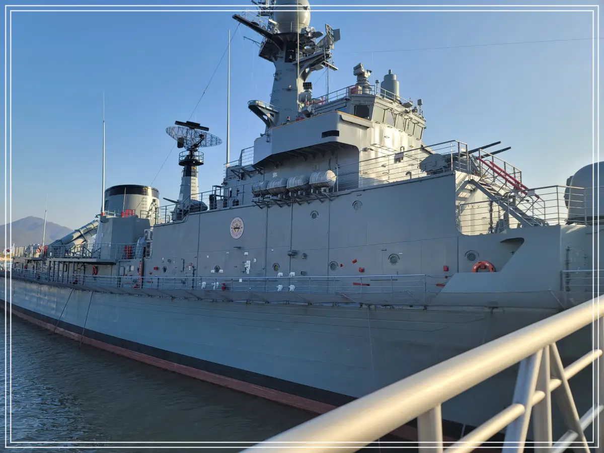 마산함-선수-출구-전경