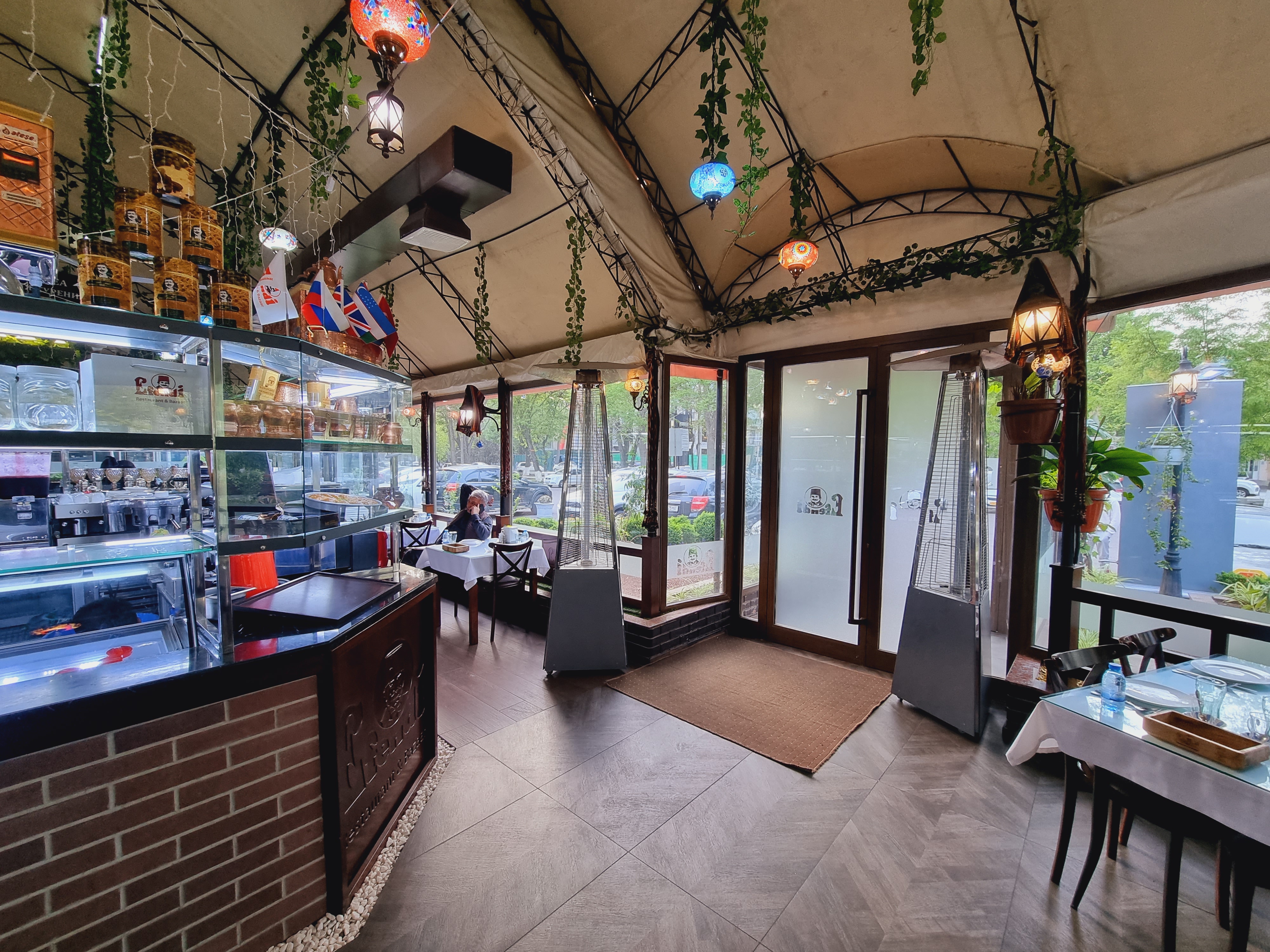 Efendi 레스토랑 외관 및 내부