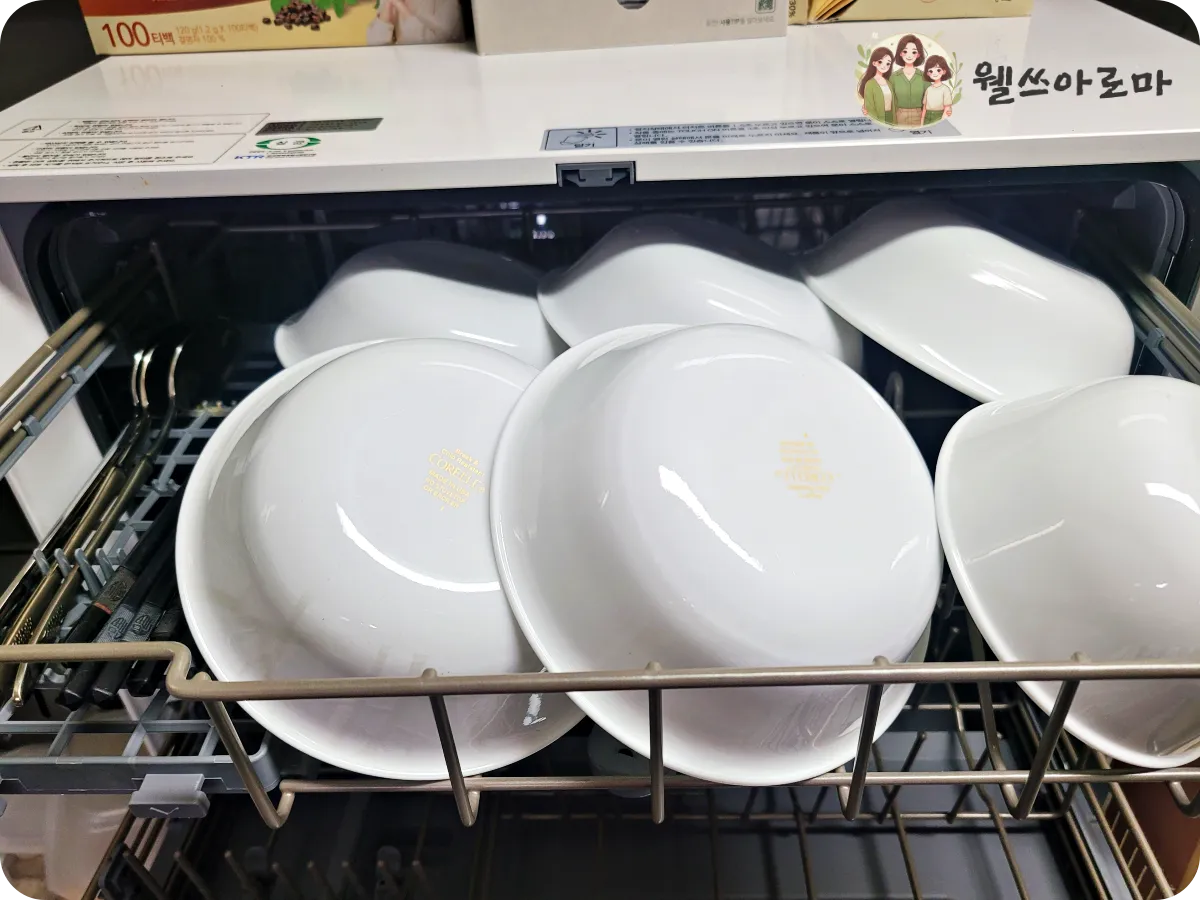 식기세척기-윗칸-그릇들어가있는모습
