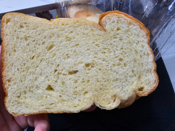 먹음직 스러운 식빵 한조각