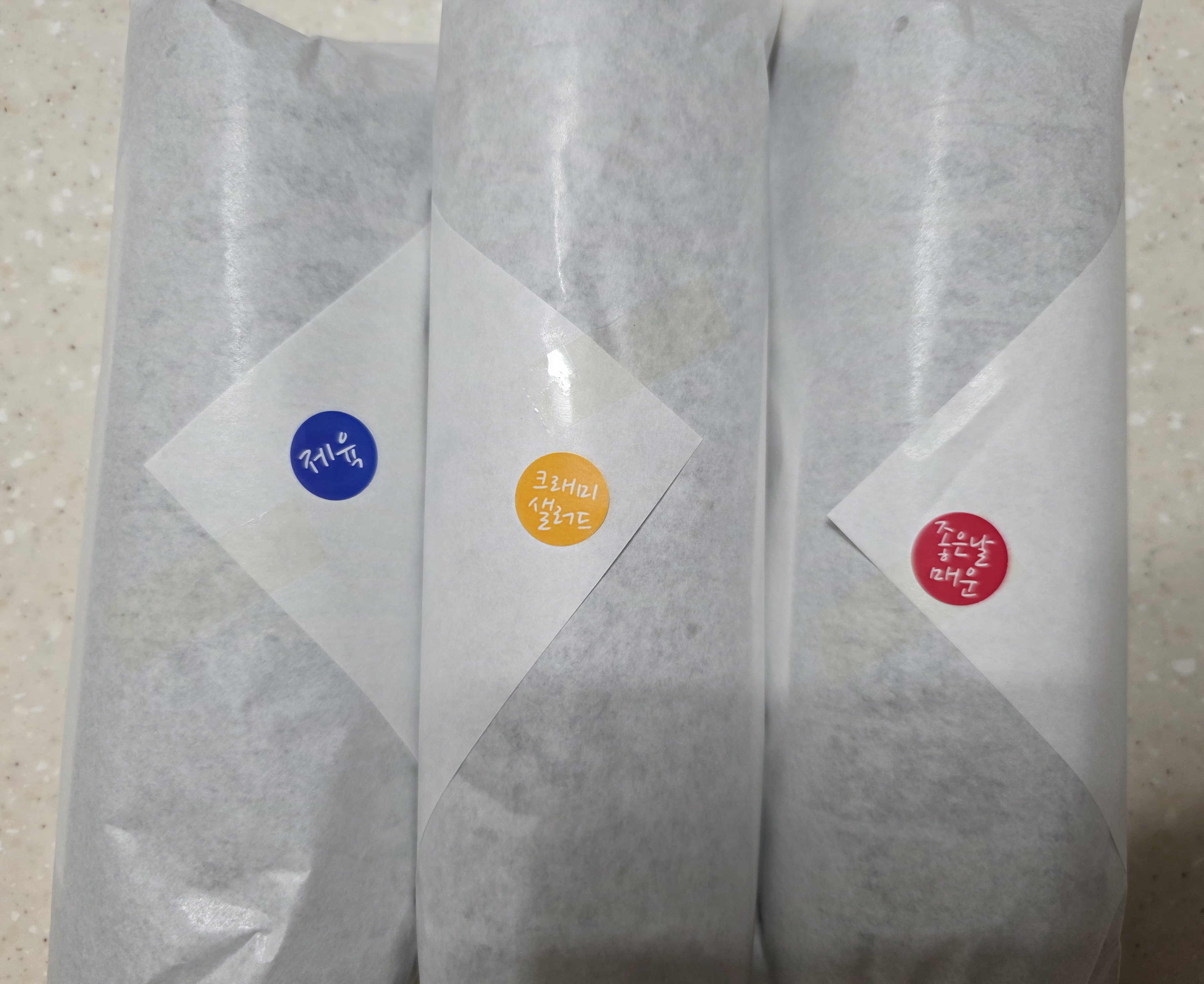 좋은날김밥 + 크래미샐러드김밥 + 제육김밥 포장모습
