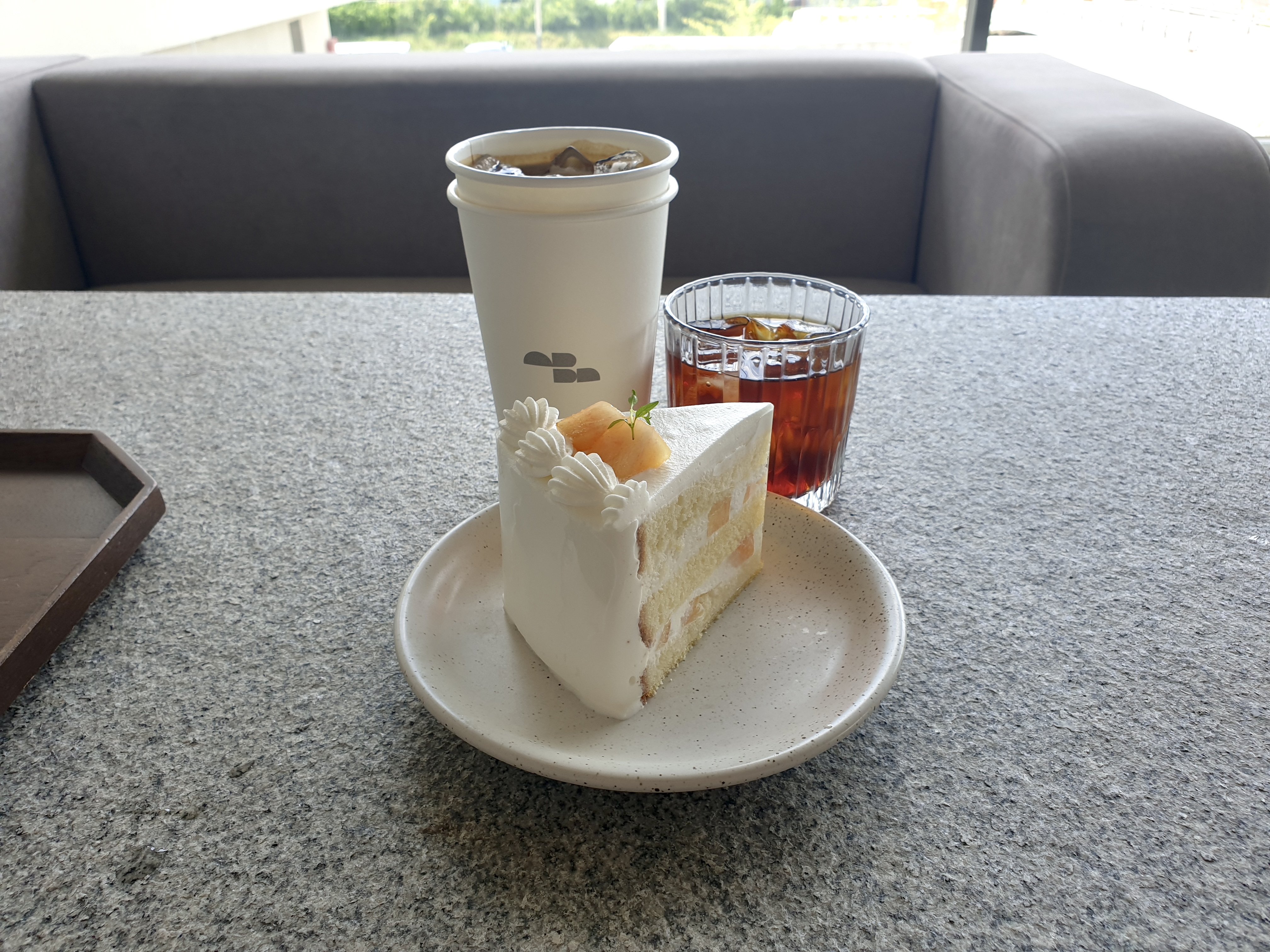 아이스커피, 아이스 핸드드립, 복숭아 케이크