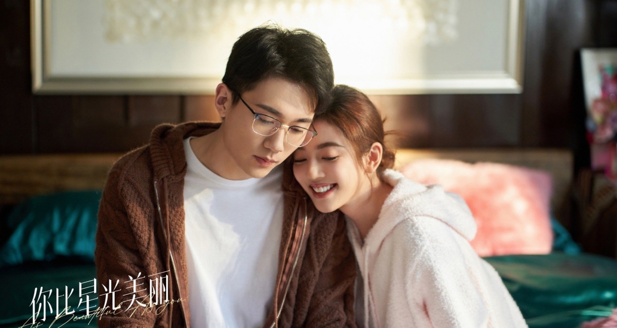 니비성광미려-친구와 애아빠-어깨에 기댄모습