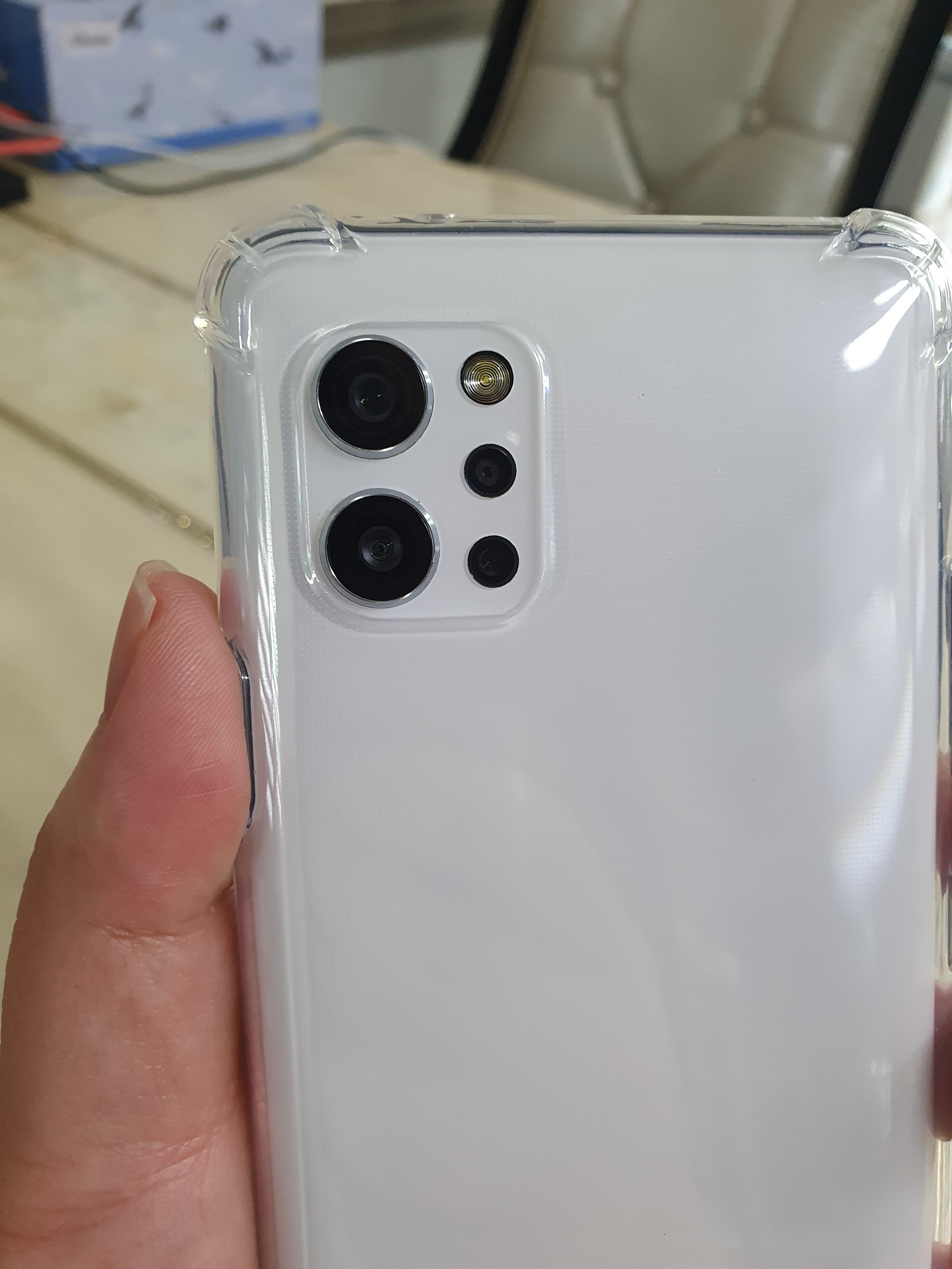 엘지스마트폰 Q92 가성비 젤리케이스 착용샷1 카메라부분