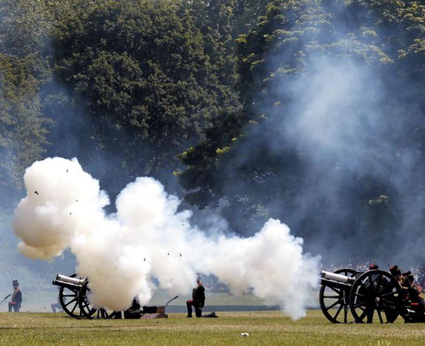 영국 왕립 기마포병의 예포 출처 조선일보