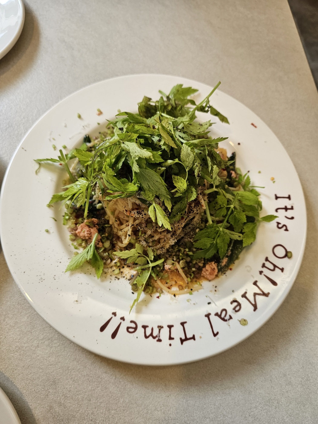 성수 오밀 미나리 명란 파스타, 미나리와 명란이 듬뿍 올려진 퓨전 파스타