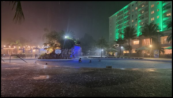 필리핀-세부-제이파크리조트-제이파크호텔-야외수영장-비내리는날