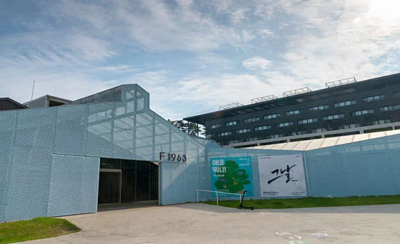 F1963