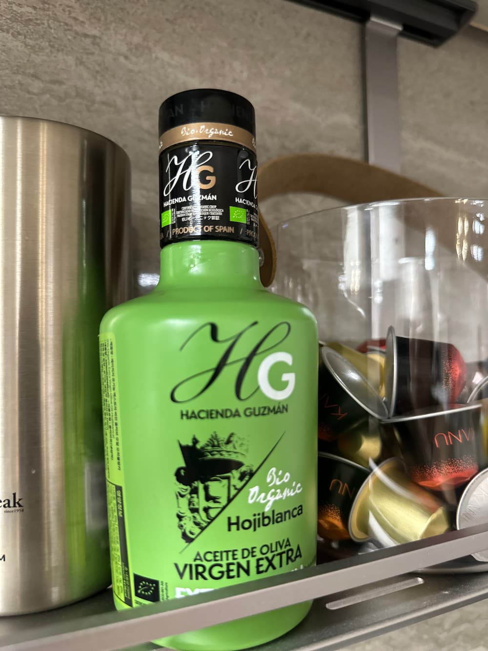 기상 후 미지근한 물과 함께 먹는 올리브 오일