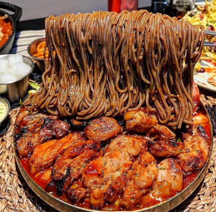 맛있는녀석들 백김치샐러드 샐러드 김치 꽈리고추 숯불 닭구이 로스트 치킨