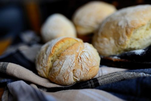 빵을 거꾸로 놓는 것이 왜 금기인가?