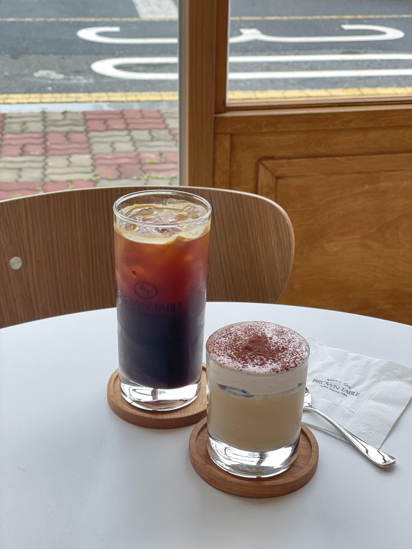 브라운테이블-커피