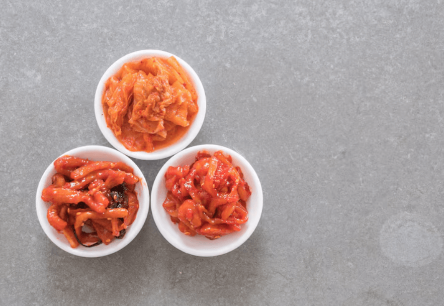 새로 한 김치를 담아 놓은 모습