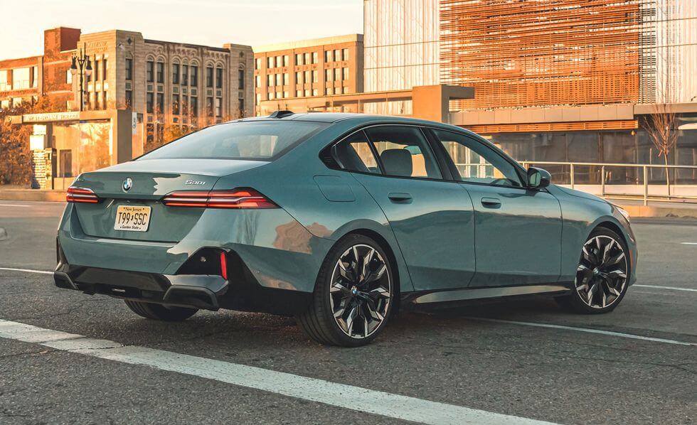 2025 BMW 5시리즈 포토