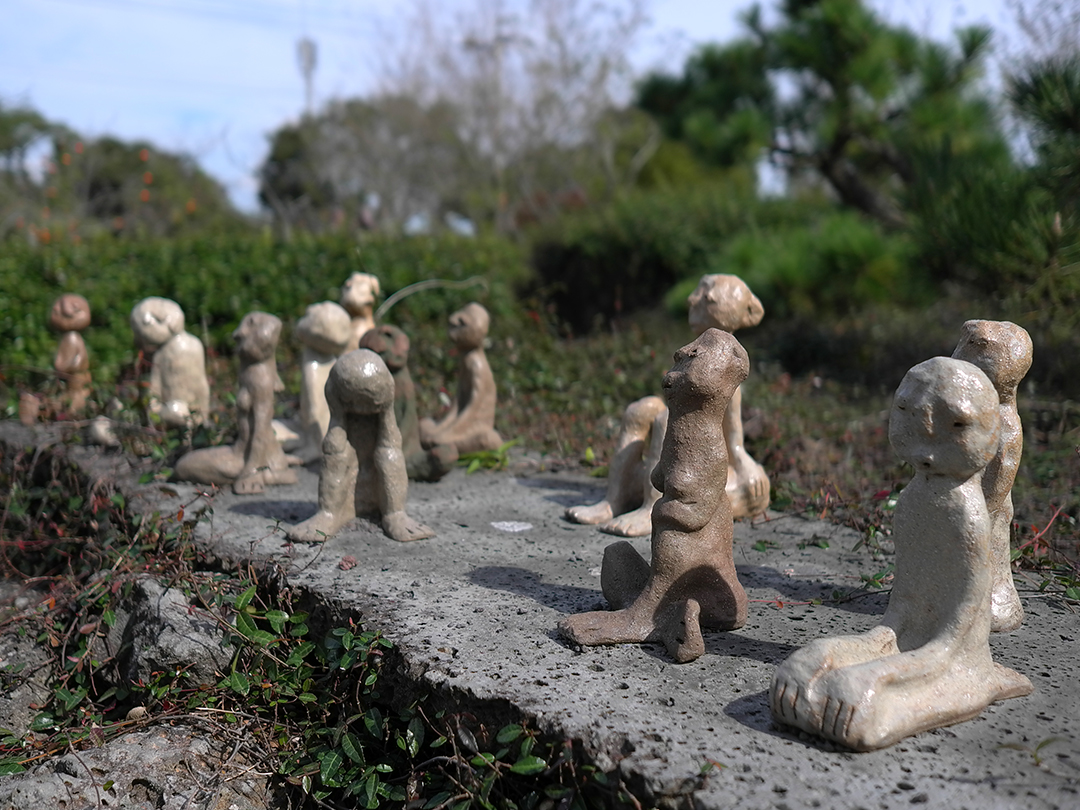 제주도 김영갑 갤러리 두모악 앞마당 사람들 조각상 저작권 없는 무료 이미지