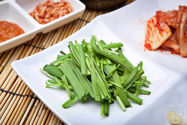 아랫 배가 찬 사람에게 좋은 음식 배가 찬 체질 부추