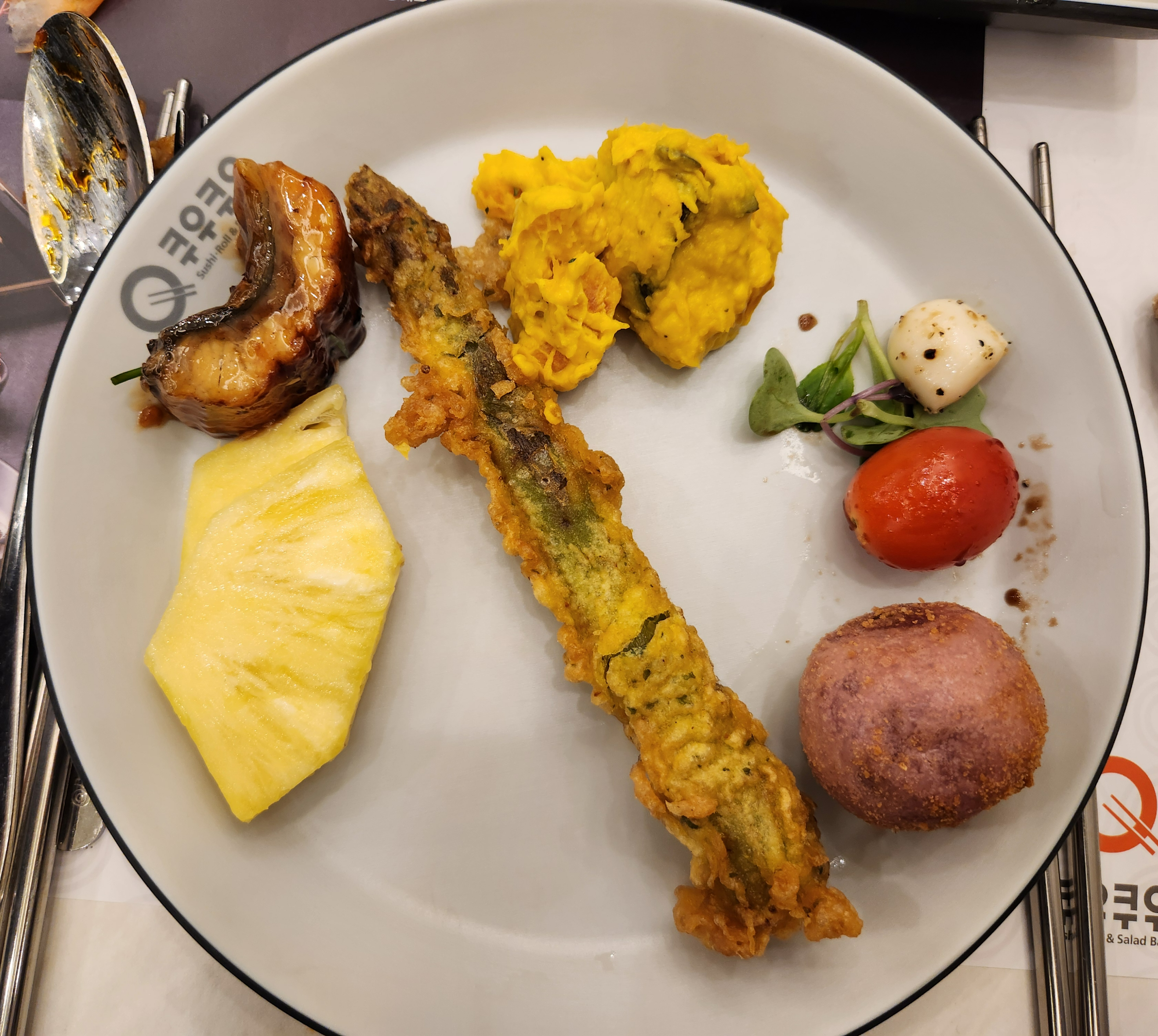 접시에 담긴 음식