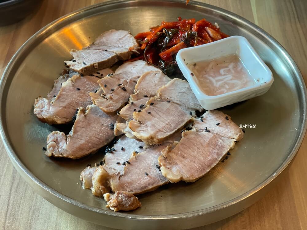 아산 곡교천 맛집 꽁당보리밥 - 매일 오전에 삶는 수육