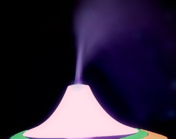 분무하고 있는 가습기 모습