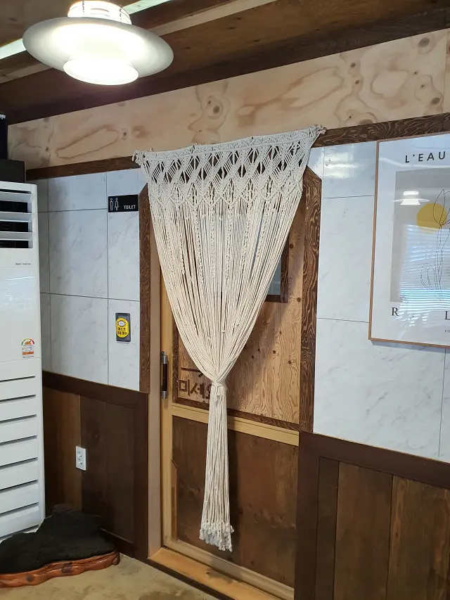 화장실 입구 장식 솔