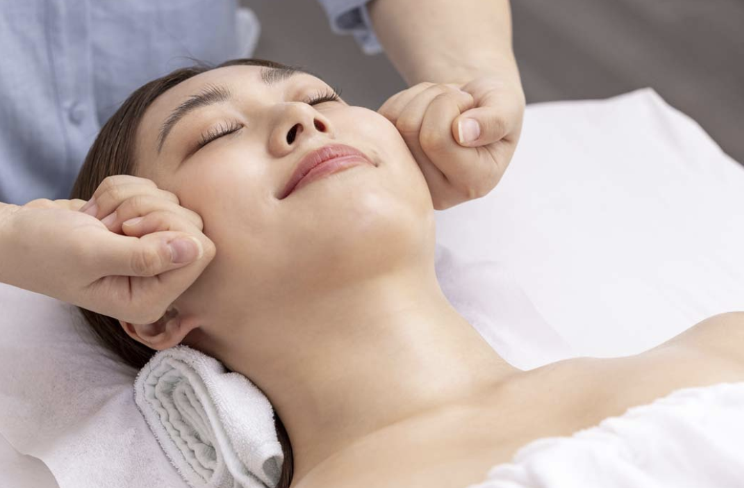 작은얼굴 만드는법 괄사 vs 얼굴 운동 설명 사진