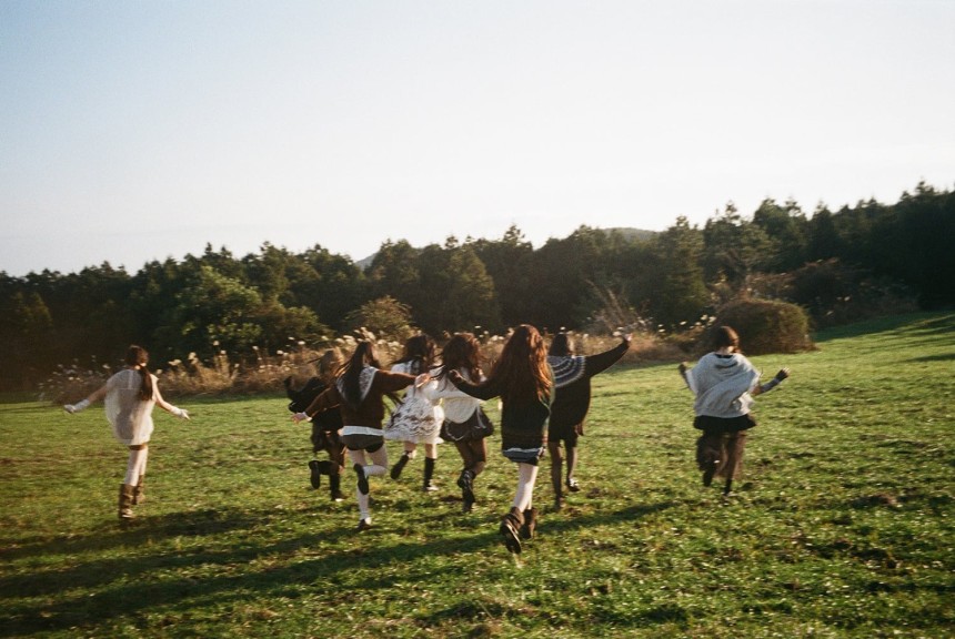 오는 24일 공식 데뷔하는 SM의 걸그룹 ‘하츠투하츠’ 티저.