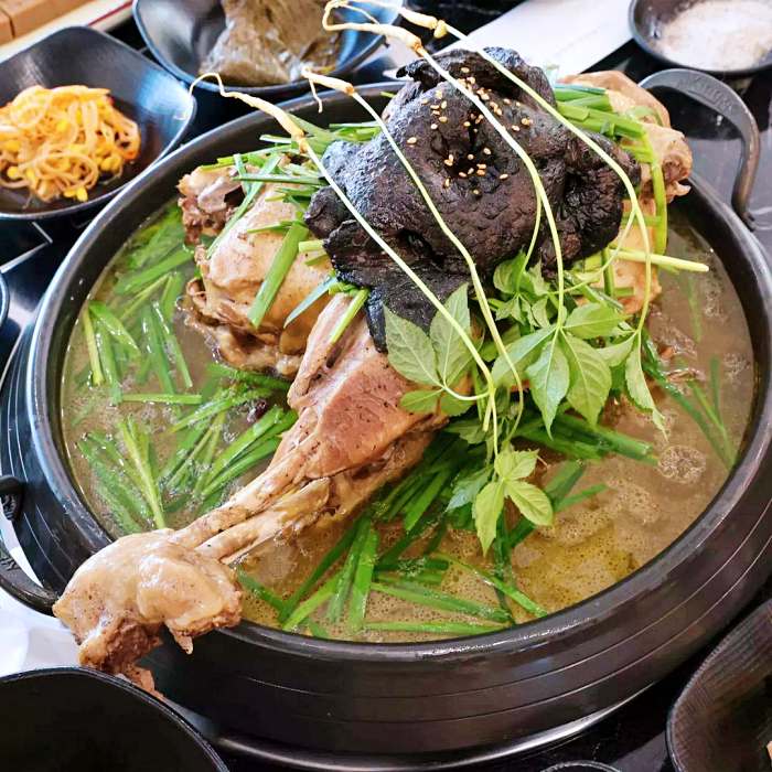 생생정보 강화도 동막 해변 15년 전통 능이백숙 맛집