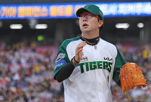 양현종,&nbsp;KIA&nbsp;타이거즈와&nbsp;2+1년&nbsp;45억&nbsp;FA&nbsp;계약&nbsp;체결