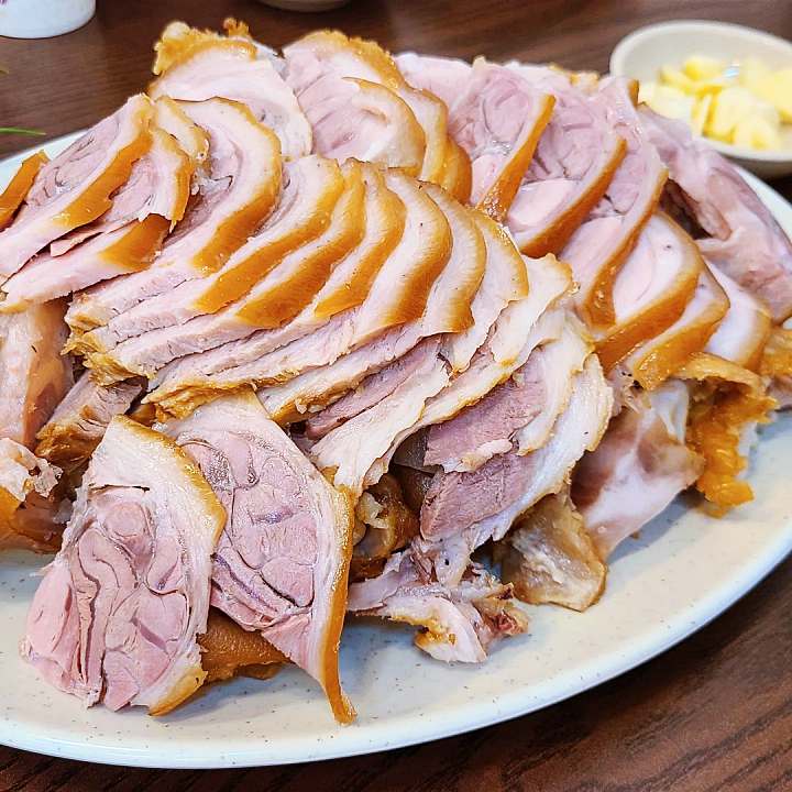 6시내고향 강원 춘천 족발 고향정가게 고향노포 왕족발 매콤 비빔국수 잔치국수 맛집 오늘 방송 추천