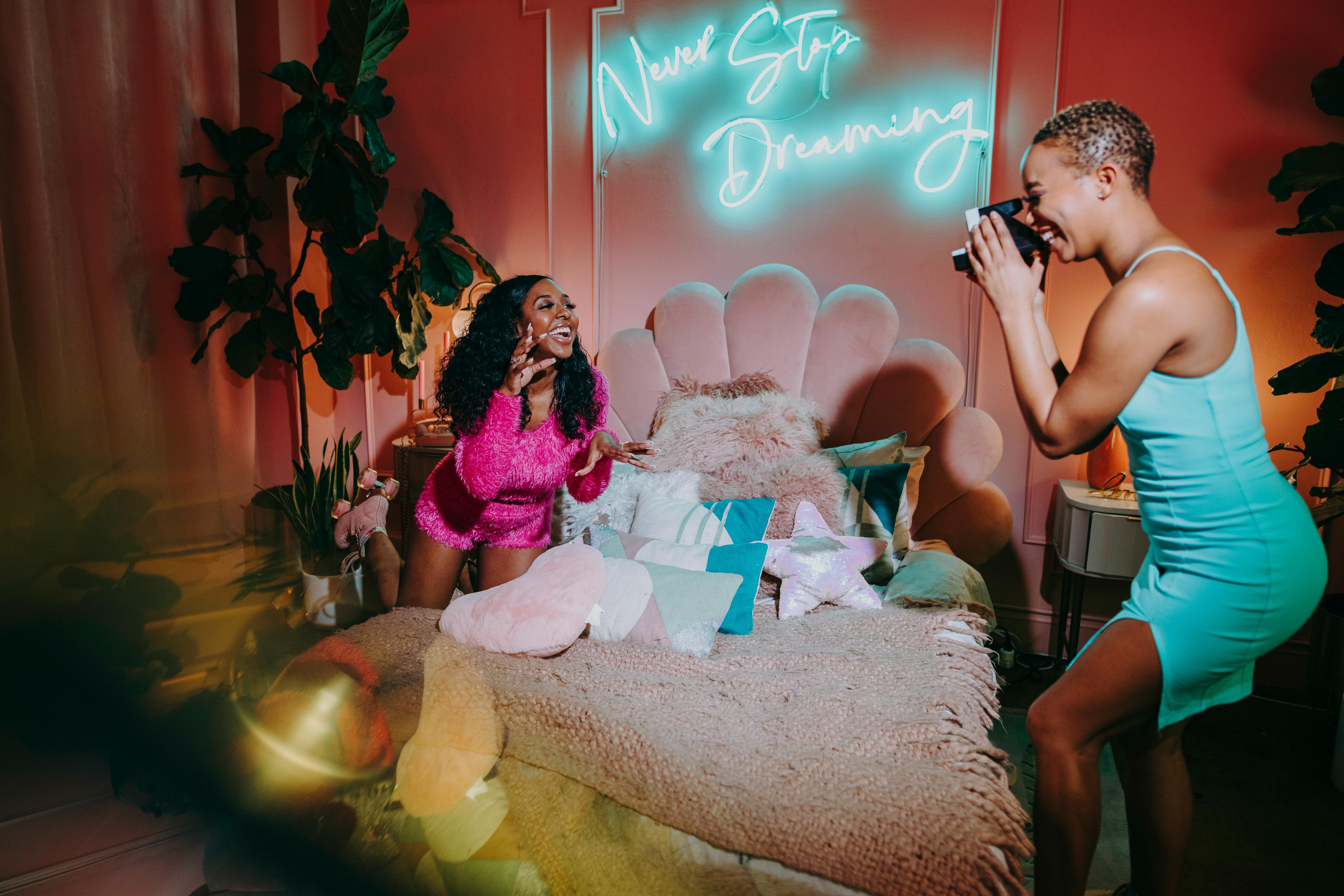 친구와의 소송을 상징하는 이미지