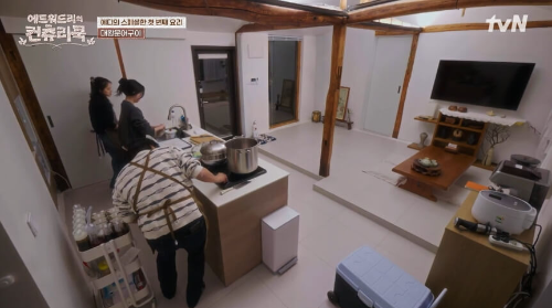 에드워드리의 컨츄리쿡 설송하녹에서 식사준비중인 에드워드 리 일행