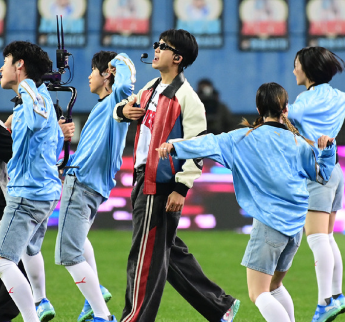 팀 임영웅 대 팀 기성용 자선축구대회