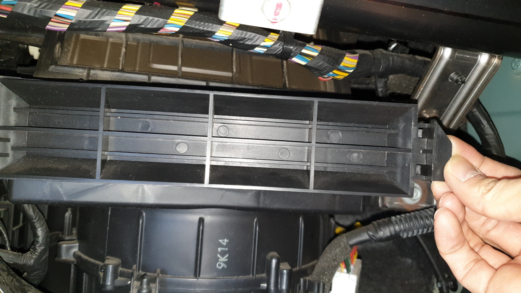 에어컨필터 덮게 빼는 방향