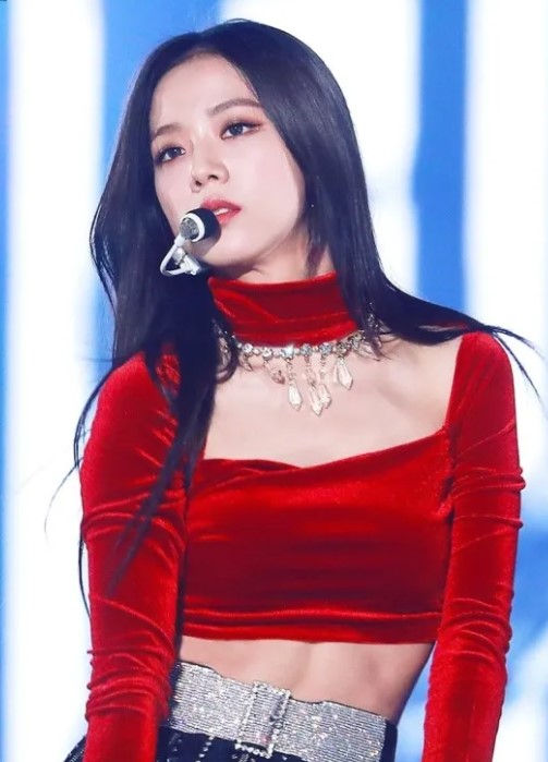 지수 사복이 특별한 이유 – 심플하면서도 고급스러운 감성