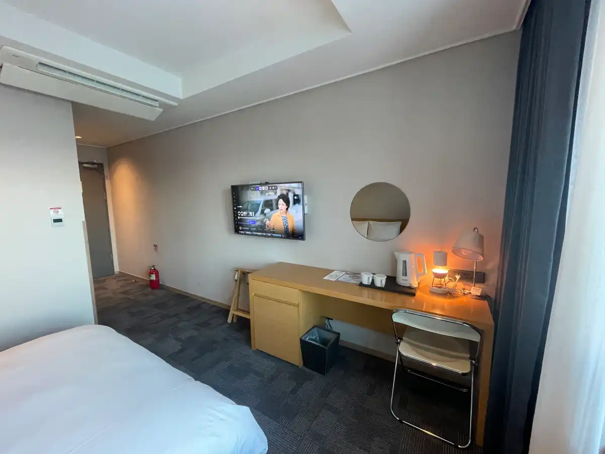 군산-에이본호텔-방-테이블