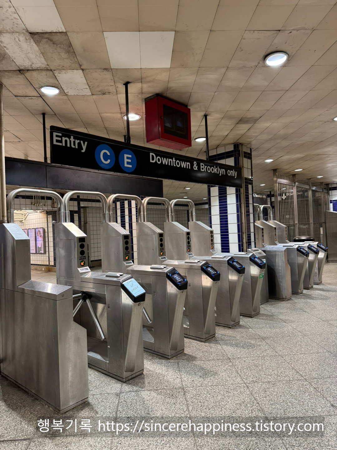 뉴욕 지하철 C라인 노선도를 확인하며 브루클린으로 이동하는 과정