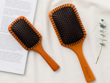 찰랑거리는 모발 비결!샤가트 우든 패들 헤어브러쉬 추천