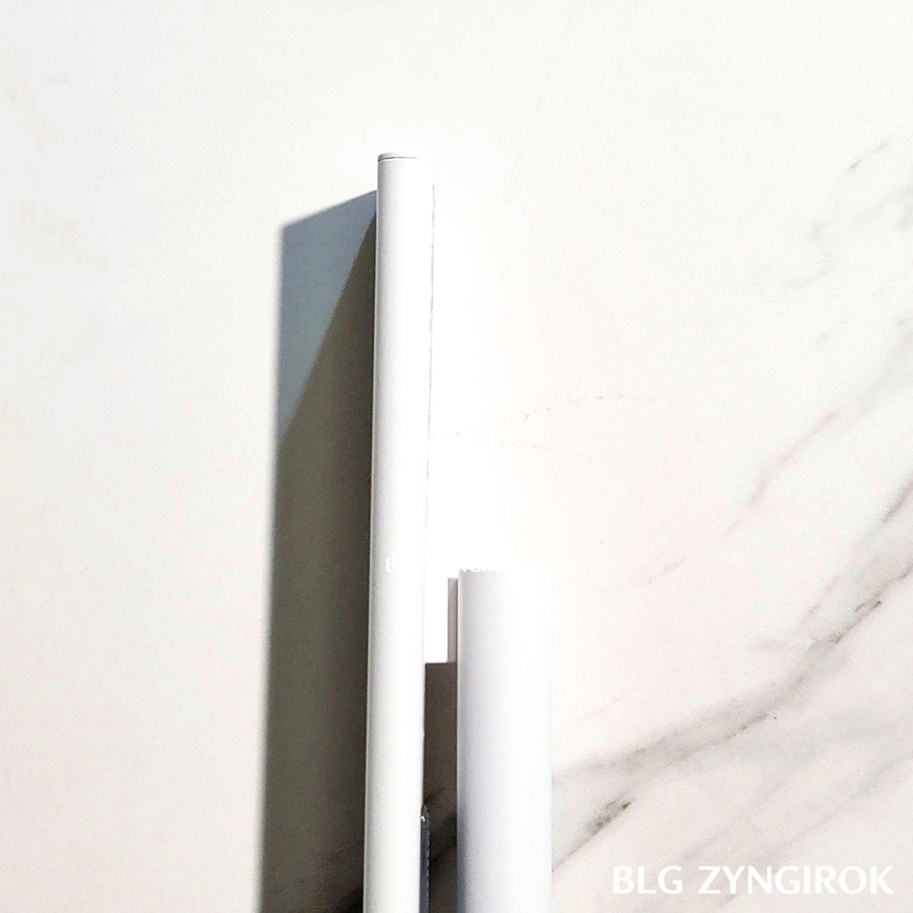 Baseus 데스크 LED 램프가 접혀진 모습이다.