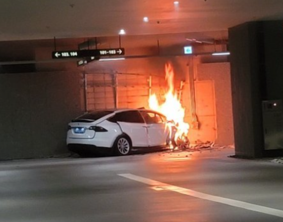테슬라 전기차 화재 사고