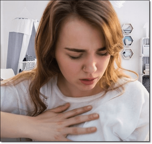 가슴 통증이 있는 여성