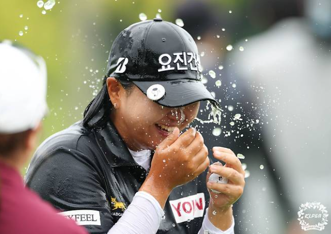 KG 레이디스 오픈 우승자 신다인 KIPGA 2연패